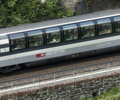 Treni del nga shinat në stacionin e Winterthurit