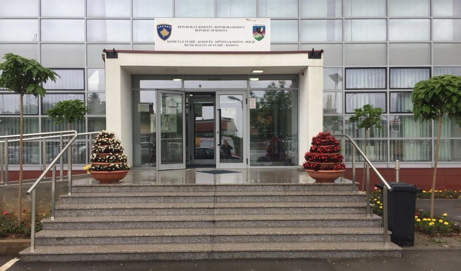 Një orë më pak për punonjëset gra të Fushë Kosovës, vendimi ngrit debate për barazinë