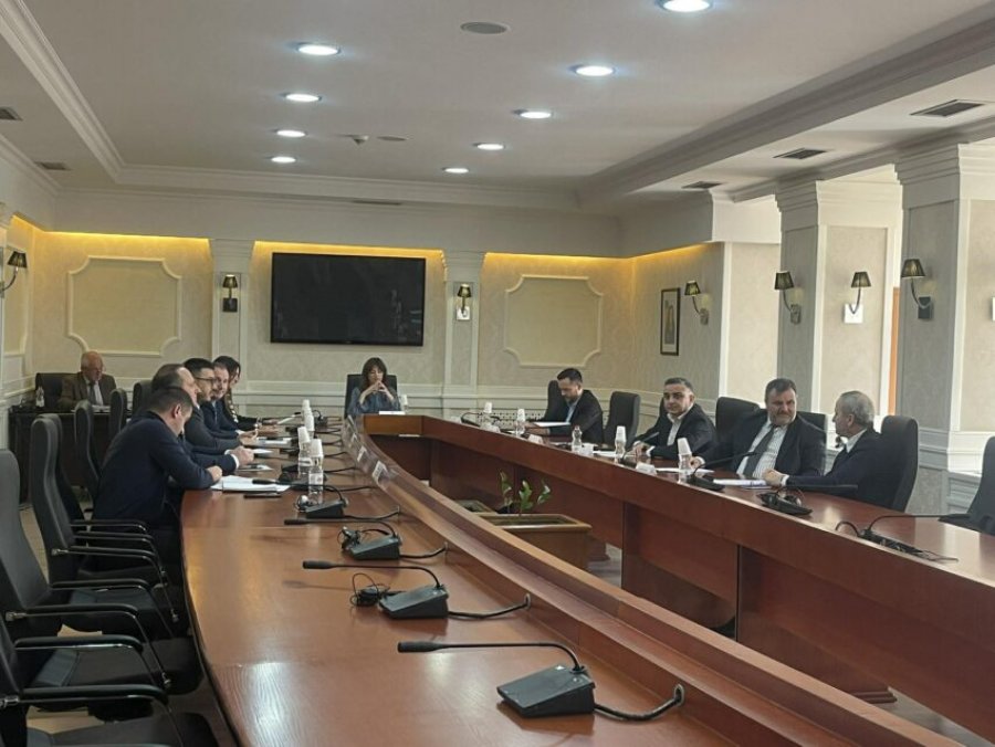 Mblidhet Komisioni, do të merret vendim për thirrje publike për zgjedhjen e dy gjyqtarëve në Kushtetuese