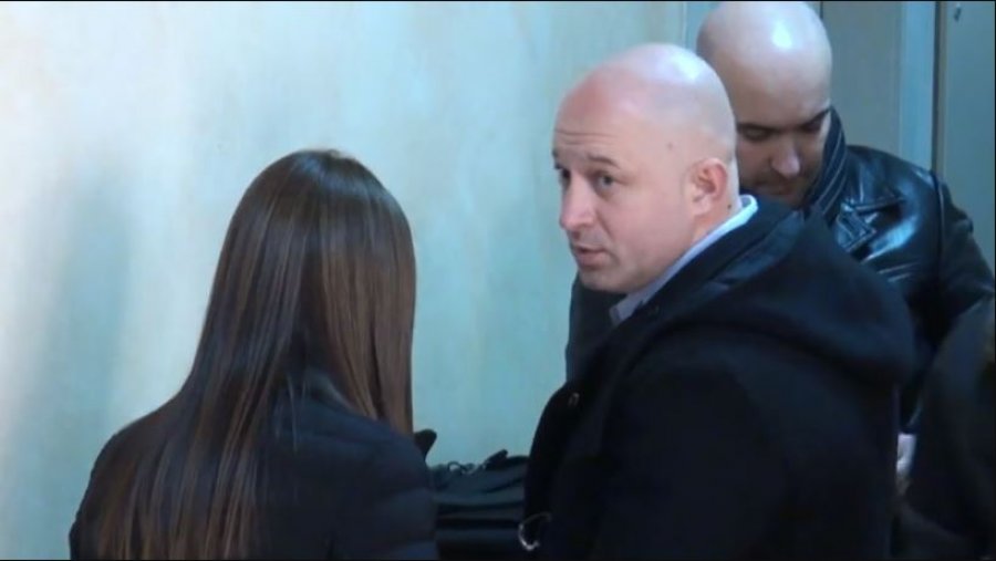 Serbia injoron sanksionet e SHBA-së, vazhdon t’i japë tenderë Zvonko Veselinoviqit