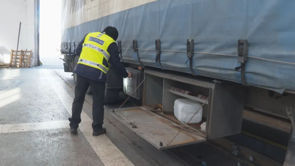 Kapet shoferi turk me kamion kosovar në kufirin me Bullgarinë, transportonte kokainë në vlerë mbi 1 milion euro dhe mbi 5 kg ar