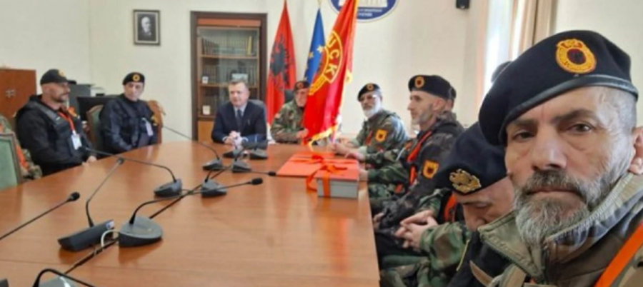 Iniciativa “Të gjithë për luftëtarin” vizitë në Kuvendin e Shqipërisë, në fokus gjykimi në Hagë