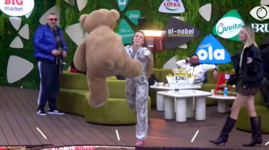 Juela hedh arushin e Brikenës në pishinë, Selin ‘shpërthen’: Xheloze për dashurinë [video]