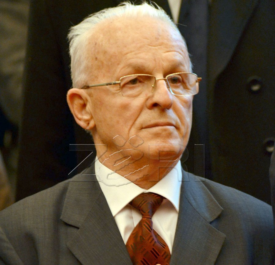 Promovohet libri për Adem Demaçin – Kritikohet shteti se nuk po bën asgjë për figurën e tij