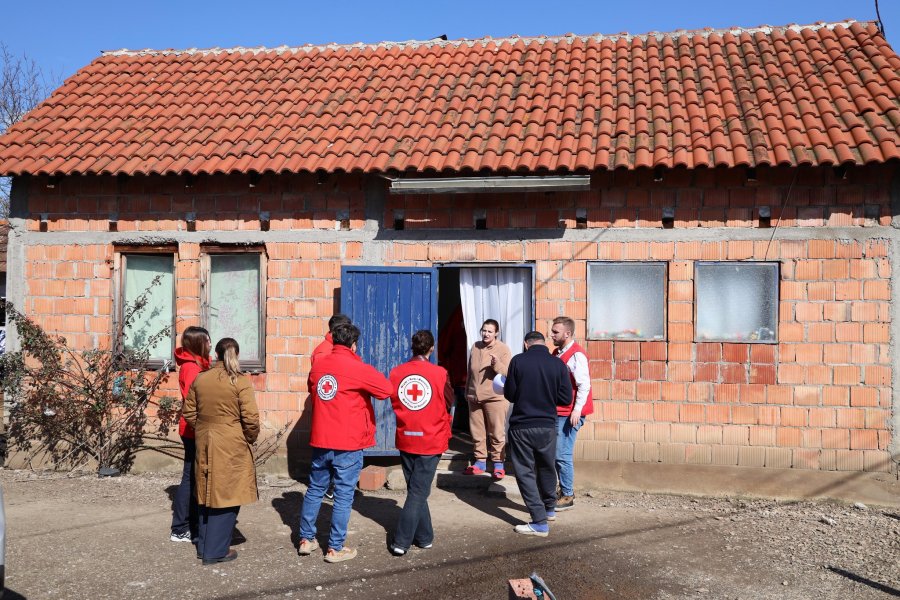 Kryqi i Kuq i Kosovës mbështet 44 familje në Drenas pas vërshimeve