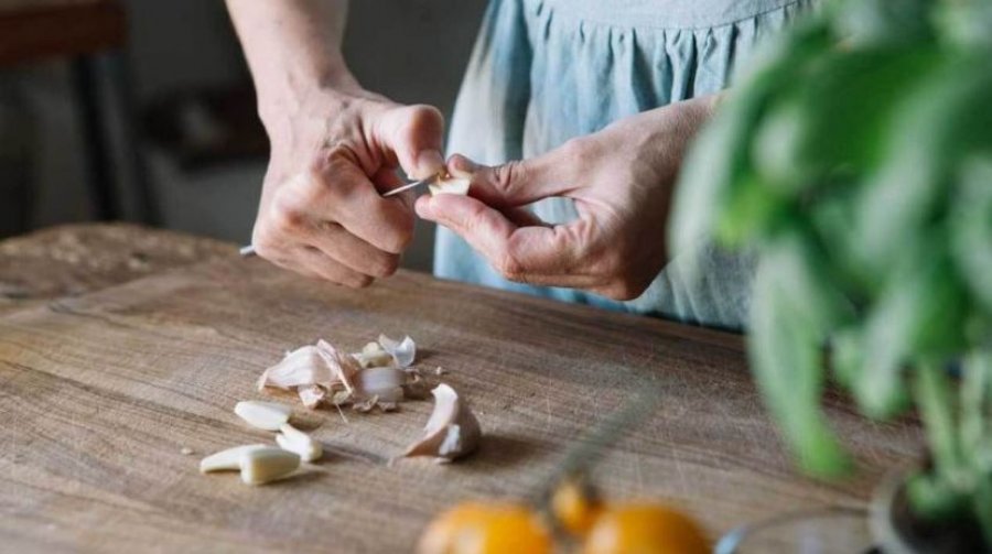 Hudhra lufton bakteret e ndryshme, mykun e viruset