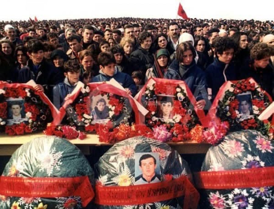 28 vjet nga masakra e Çiriezit dhe Likoshanit, Kurti: Sakrifica që ngritën lirinë e Kosovës