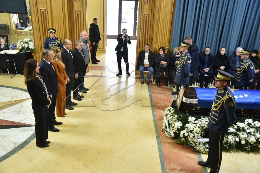 Bedri Hamza me bashkëpartiak nderojnë Nexhat Dacin