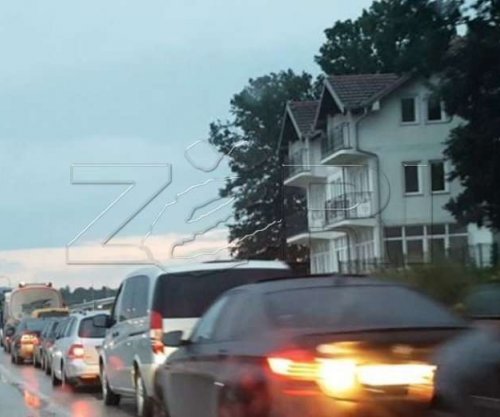 Pritje të gjata në disa pika kufitare të Kosovës, kolona deri në një kilometër në dalje