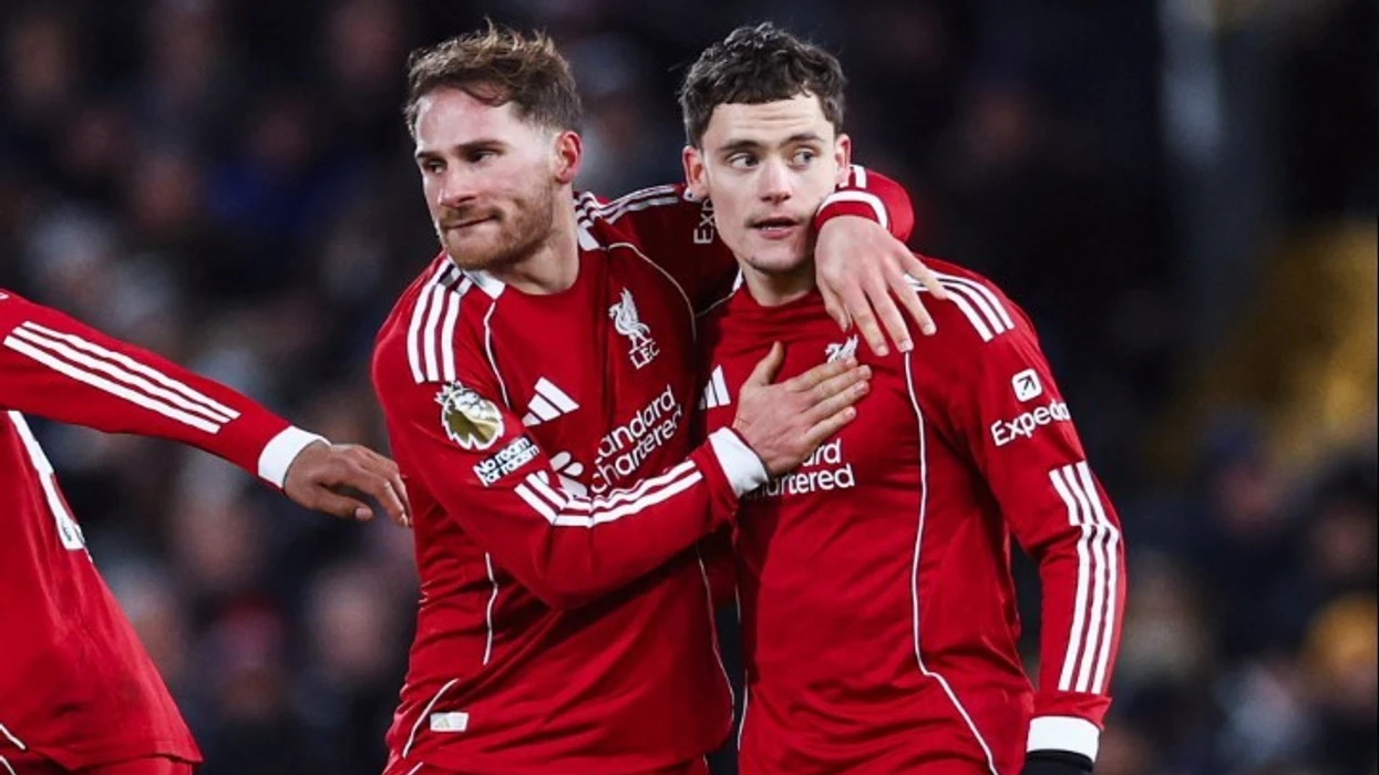 Dy gola në kohën shtesë, Fulhami dhe Liverpooli ndajnë pikët në dramën e katër golave