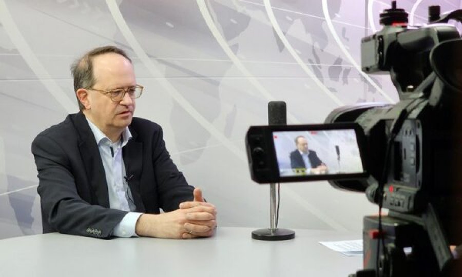 Weber: Herët të flitet për zhbllokim të situatës politike, për president VV-ja duhet ta sigurojë mbështetjen e heshtur të njërës prej partive opozitare