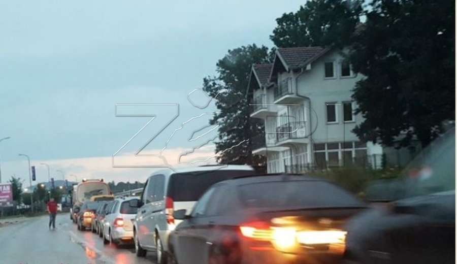 Deri në një orë e gjysmë pritje në Merdar për të dalë nga Kosova