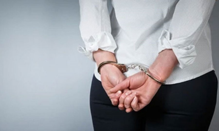 Dyshohet se e rrahu bashkëshortin, arrestohet gruaja nga Podujeva