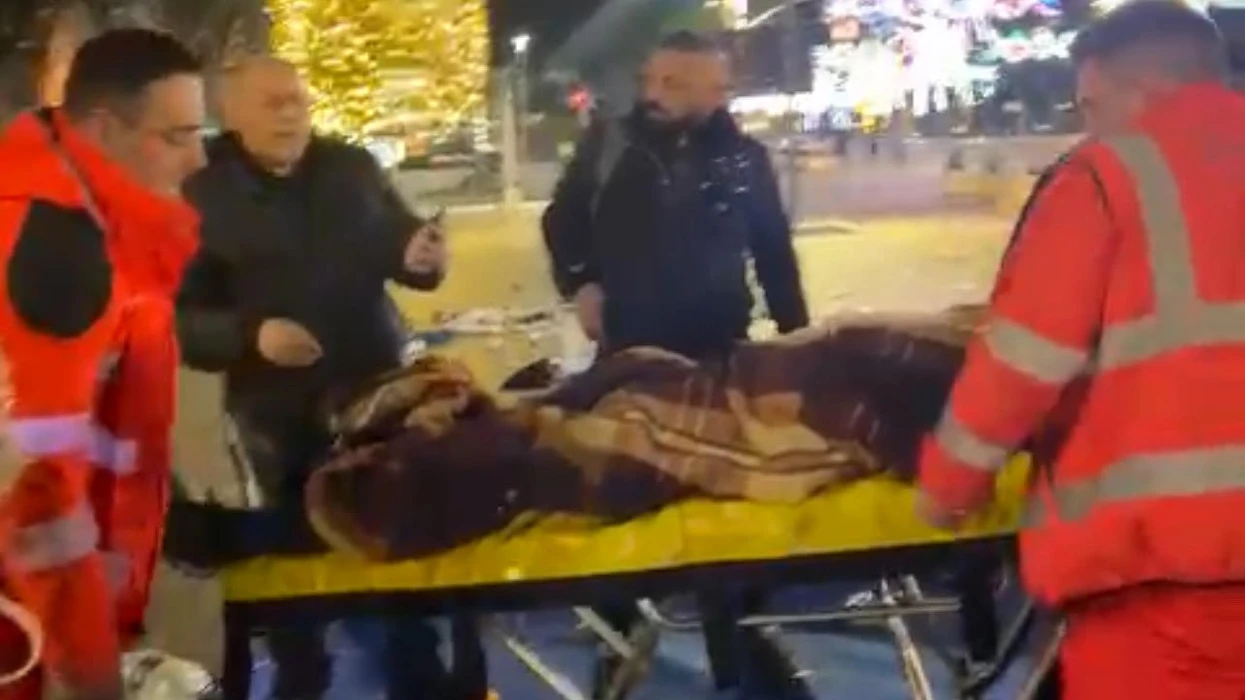 I ra bombola e gazit lotsjellës në kokë, momenti kur Lapaj mbërrin në Spitalin e Traumës