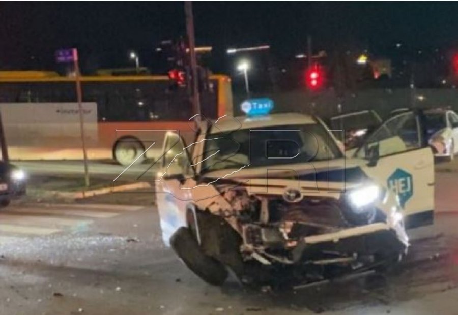 Aksident trafiku në Prishtinë - Vetura e Policisë përplaset me Radio Taksin, disa të lënduar