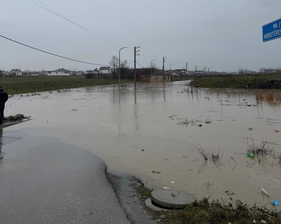 Bllokohen shtëpitë në Obiliq, gjendja alarmante