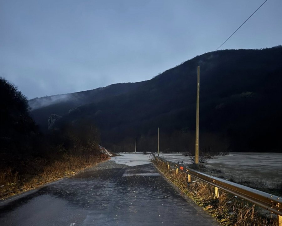 Lladrovci: Lehtësohet për qarkullim rruga Drenas-Komoran, por kujdes