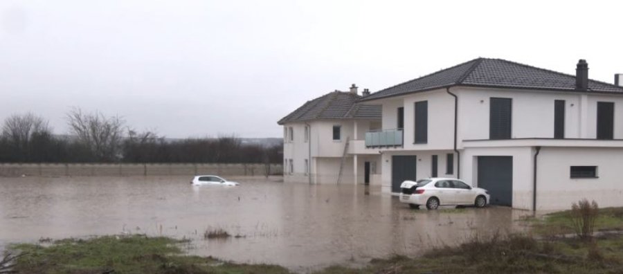 Vërshimet në Rahovec: Dy familje mbesin të ngujuara për 7 orë në Çifllak