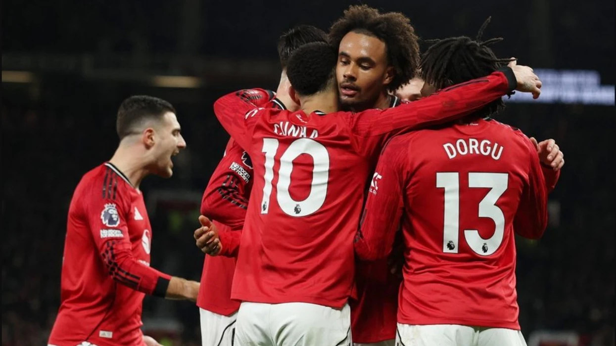 Legjenda e klubit ia ofron veten si trajner Manchester Unitedit