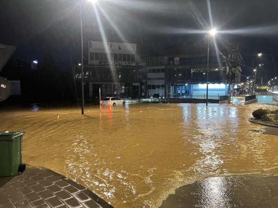 Malisheva përfshihet nga vërshimet