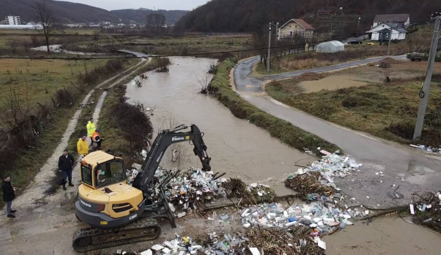 Vërshimet, Lushtaku thotë se gjendja në Skenderaj është nën kontroll