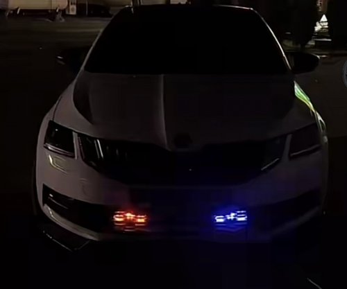 Policia ndëshkon shoferin që qarkullonte me drita rotative të paautorizuara në Prishtinë