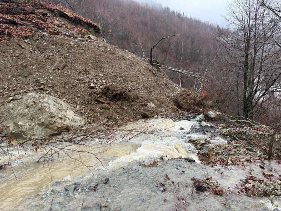  Gjendje e jashtëzakonshme në Junik, ekipet emergjente në terren