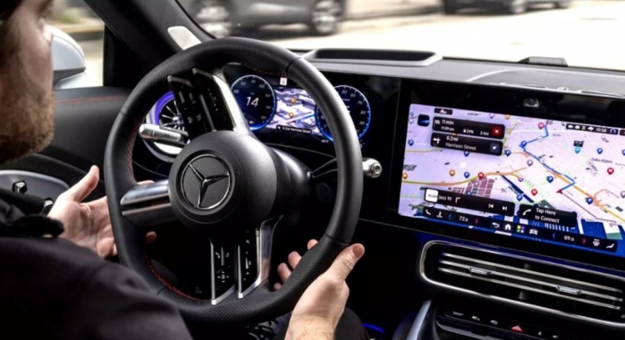 Mercedesi do t’ju lejojë të drejtoni pa duar në qytetet amerikane, por ekziston një “kusht”