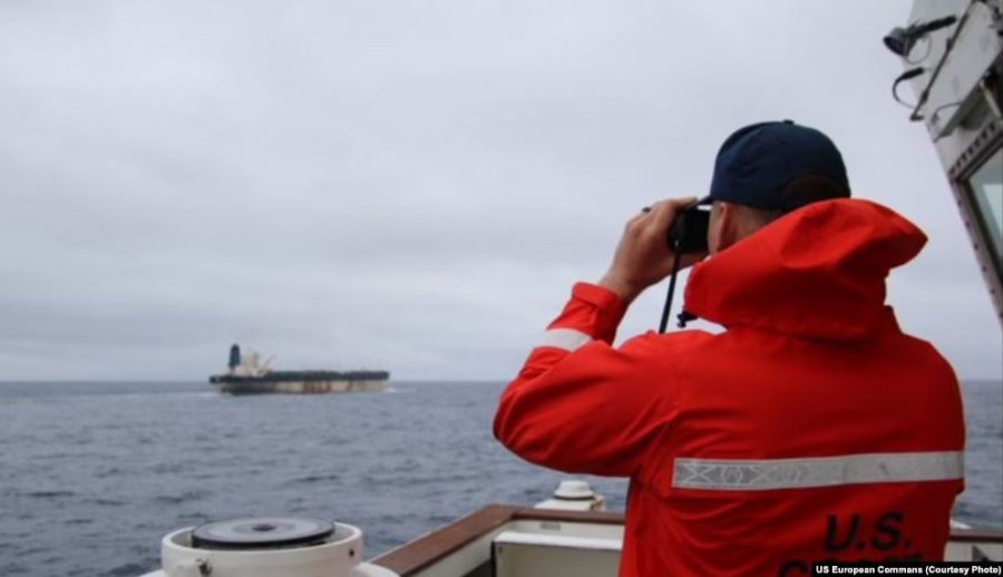 Forcat amerikane e kapin një cisternë ruse në Atlantik