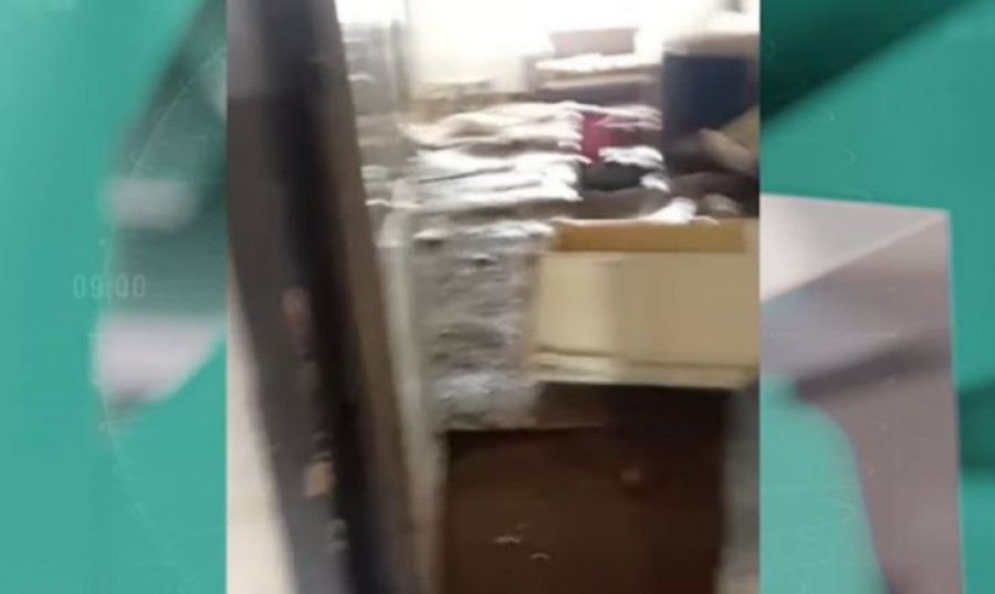 “I humbëm të gjitha”, pamje nga shtëpia e përmbytur në Gjakovë [video]