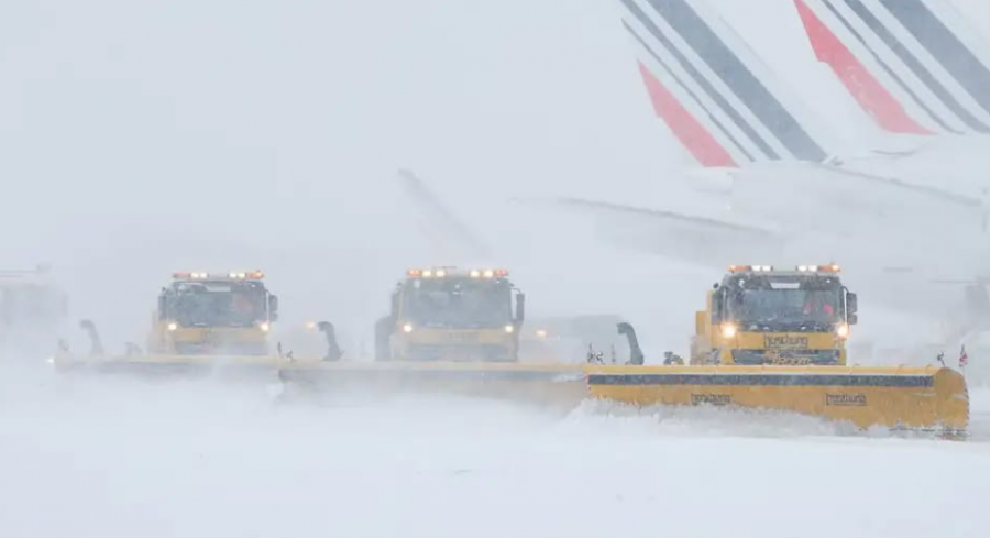 Dimri mbërthen Evropën, kaos në trafik nga dëbora dhe ngricat
