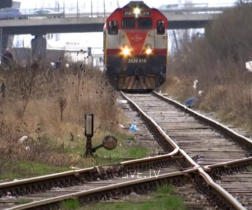Tre të lënduar pasi treni goditi një veturë në Grabovc të Fushë-Kosovës