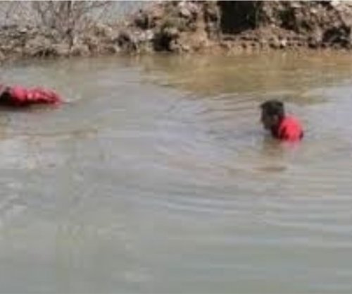 Aksidentohet dhe lë pasagjerin brenda në makinë, e merr rrjedha e përroit në Klos, RENEA nis kërkimin