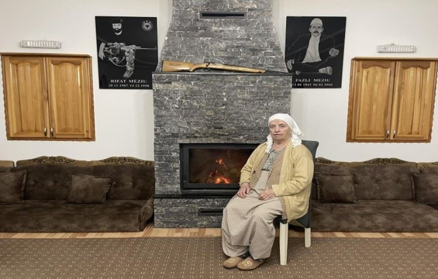 Vdes Shukrije Kastrati Mëziu, nëna e dëshmorit Rifat Mëziu