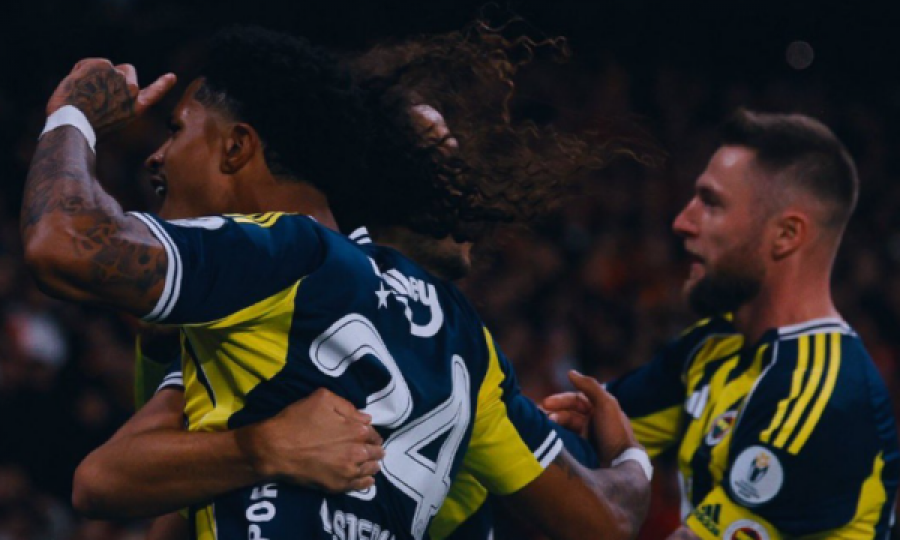 Fenerbahçe mposht Galatasarayn dhe fiton Superkupën e Turqisë