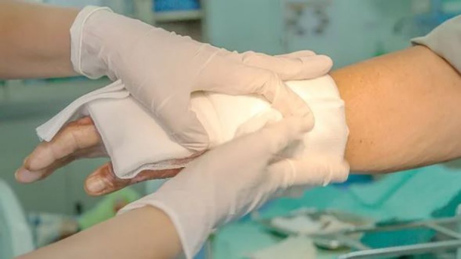 Djegia e lëkurës, çfarë dëmtimi i shkakton trupit dhe si ta trajtojmë?