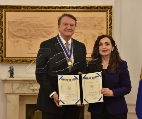 Presidentja Osmani e nderon me medalje presidenciale Hasan Aratin