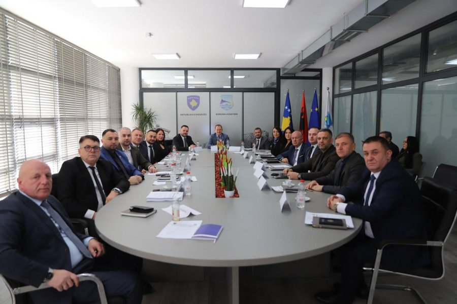 Kabineti i ri qeverisës në Vushtrri, Idrizi emëron 14 drejtorë