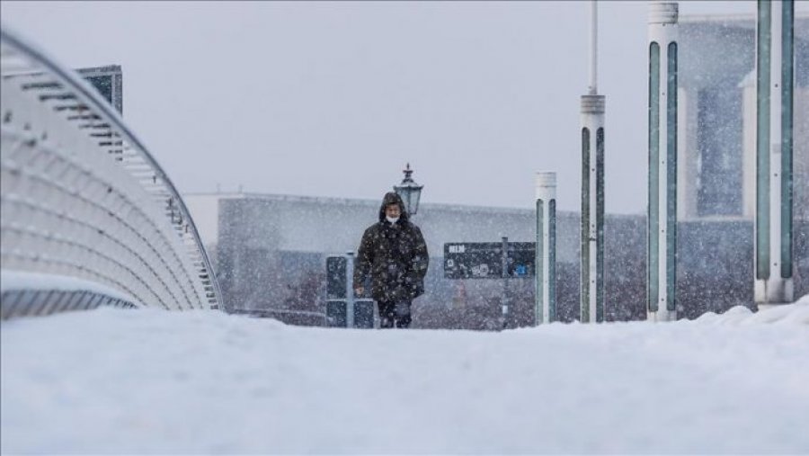 Gjermani: Stuhia e akullit mbyll shkollat, anulon fluturimet dhe paralizon hekurudhat
