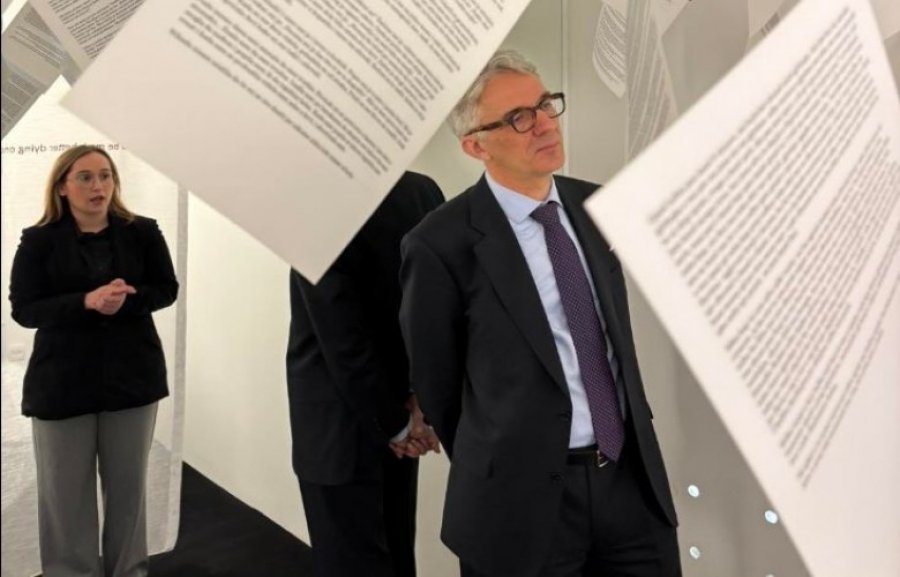 Ambasadori gjerman viziton fondacionin “Jahjaga” dhe muzeun “Moment”