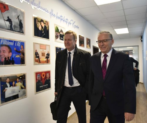 Sorenseni takohet me Bedri Hamzën