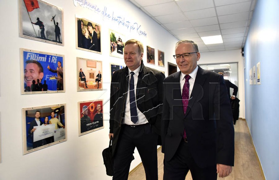 Sorenseni takohet me Bedri Hamzën