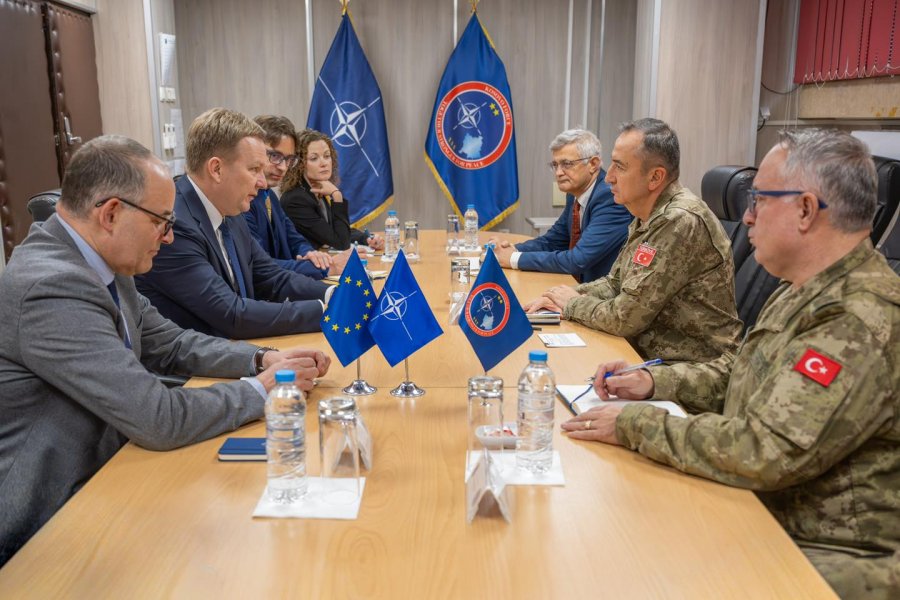 Ulutash me Sorensenin: Dialogu i Brukselit, thelbësor për sigurinë afatgjatë në Kosovë