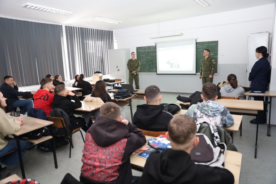 FSK-ja mban ligjërata në shkollat e Kosovës për vetëdijesimin nga rreziku i minave
