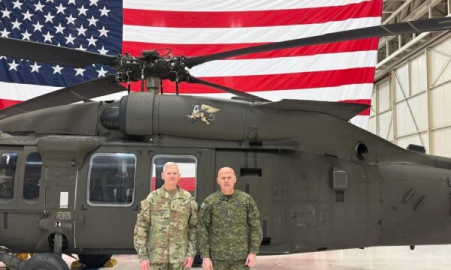 Gjenerali Jashari në SHBA, në bazën ushtarake të Iowas interesohet për trajnimin e stafit për aviacion dhe helikopterët Black Hawk