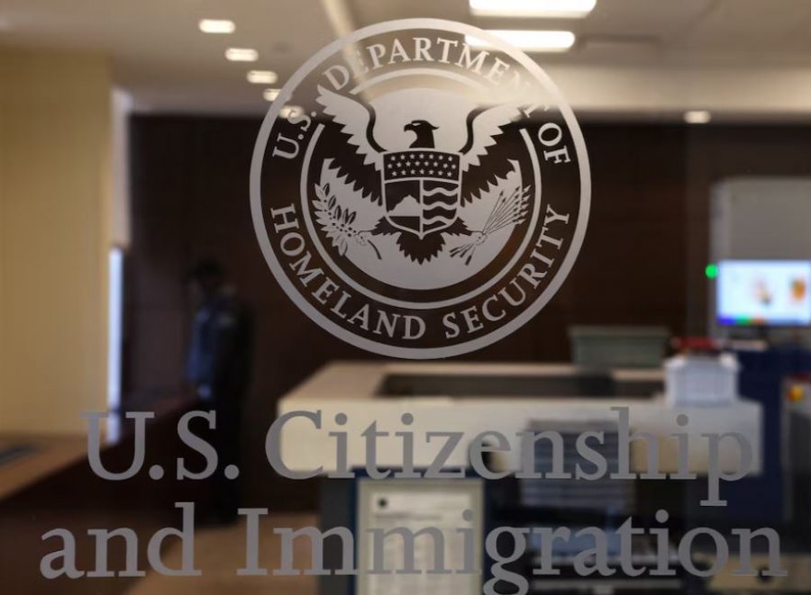 A ka përjashtime? Ambasada Amerikane jep shpjegime për pezullimin e vizave emigruese