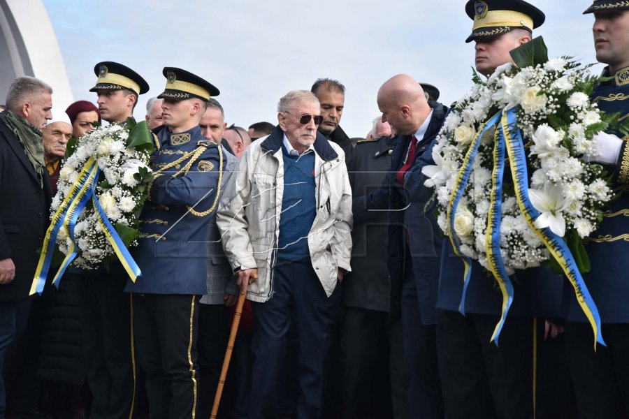 Zëri i masakrës së Reçakut: William Walker nderon 45 shqiptarët e vrarë