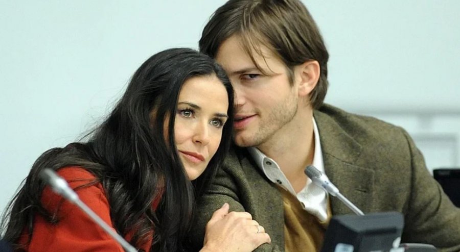 Ashton Kutcher 13 vjet pas divorcit nga Demi Moore: Jam shumë krenar për të [video]