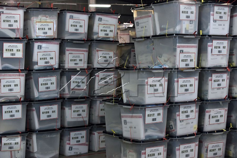 32 komuna përmbyllin procesin, mbeten edhe 400 vendvotime të rinumërohen