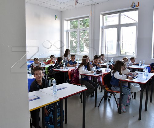 Tepricë e mësuesve, mbi 3 mijë mësimdhënës më shumë në shkollat në Kosovë